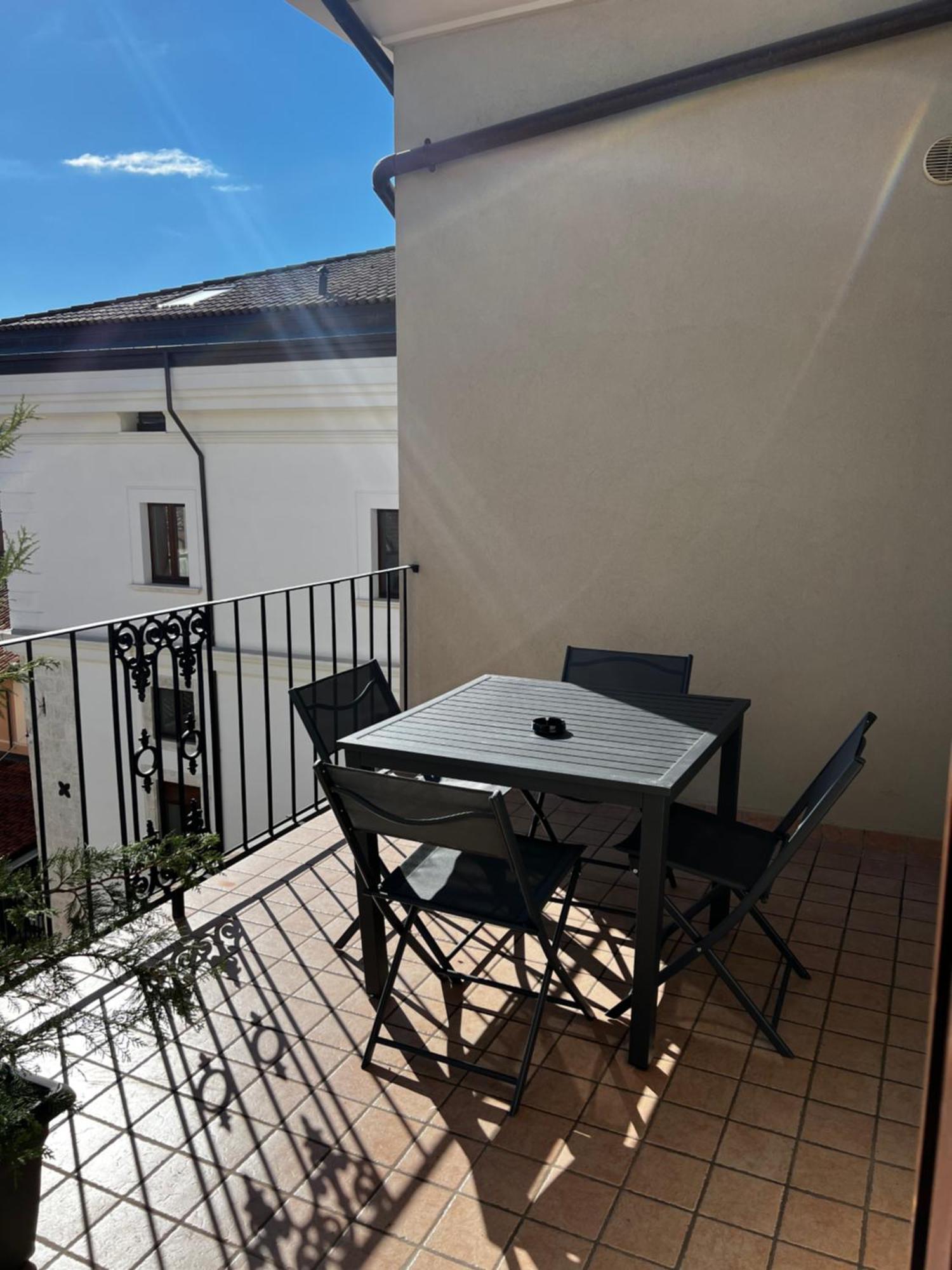 Antica Dimora San Crisante - Centro Storico Apartment L'Aquila Luaran gambar