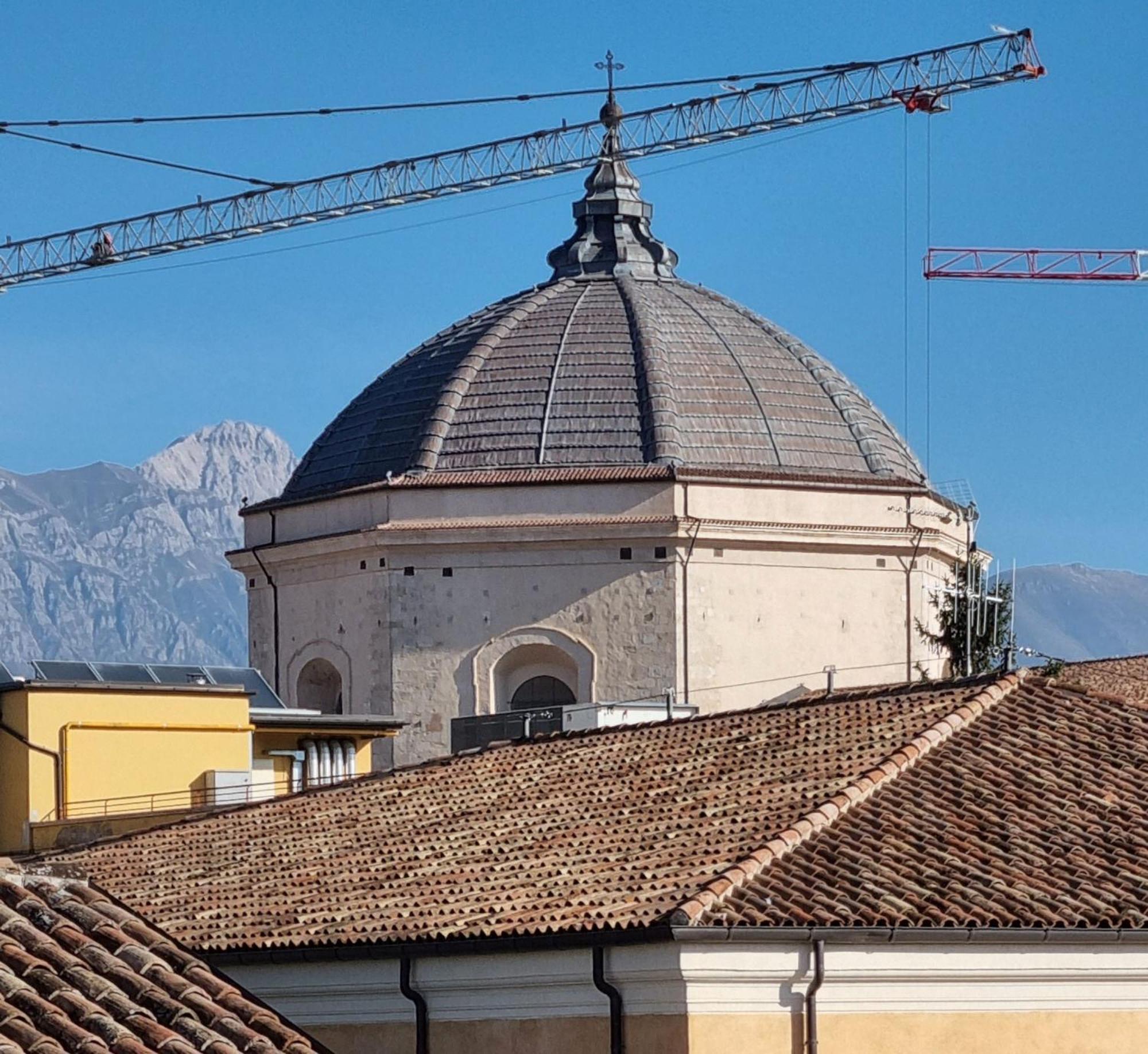 Antica Dimora San Crisante - Centro Storico Apartment L'Aquila Luaran gambar