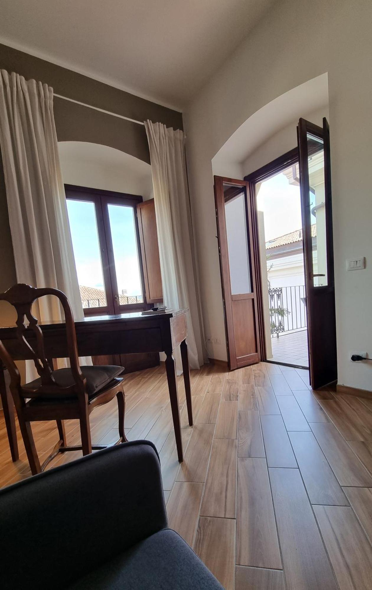 Antica Dimora San Crisante - Centro Storico Apartment L'Aquila Luaran gambar